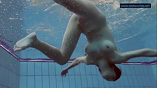 Lastova being flashy underwater